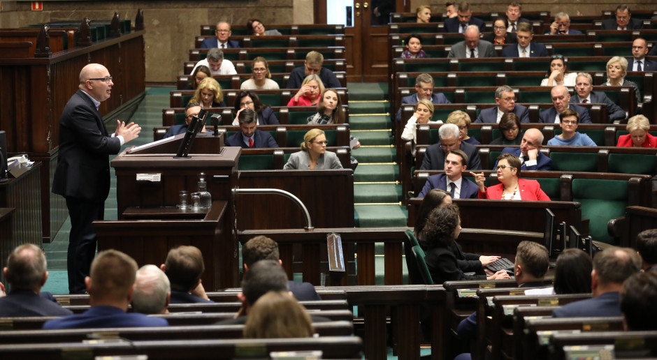 Pis Za Zmianami W Ustawie O Dzia Ach Ko Lewica I Konfederacja Krytyczne