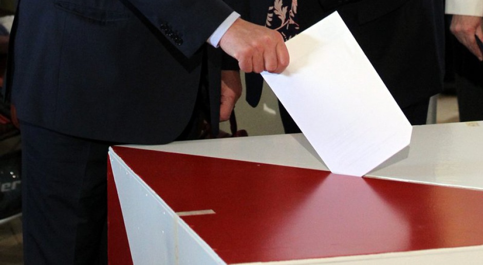 PKW: karty do głosowania w wyborach i w referendum do jednej urny