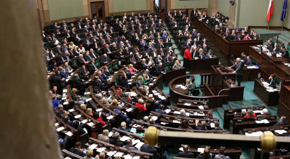 Wielki kryzys parlamentaryzmu w Polsce. &quot;Tracą nie tylko szacunek&quot;