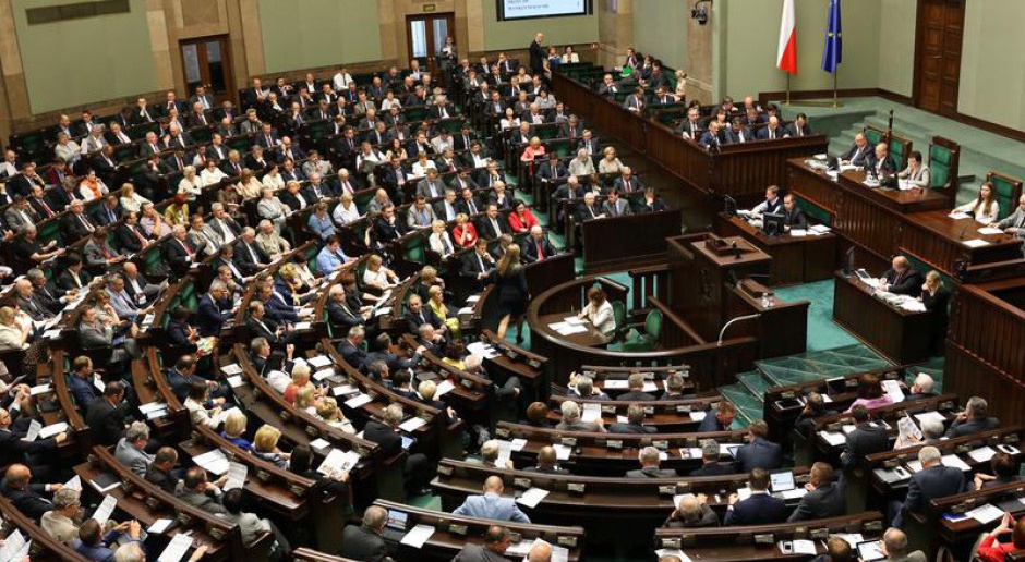 Sondaż: Wszystkie osiem partii w Sejmie?