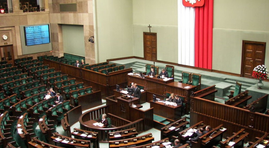 Zmiany w komisji służb specjalnych . Sejm wprowadził poprawki do regulaminu