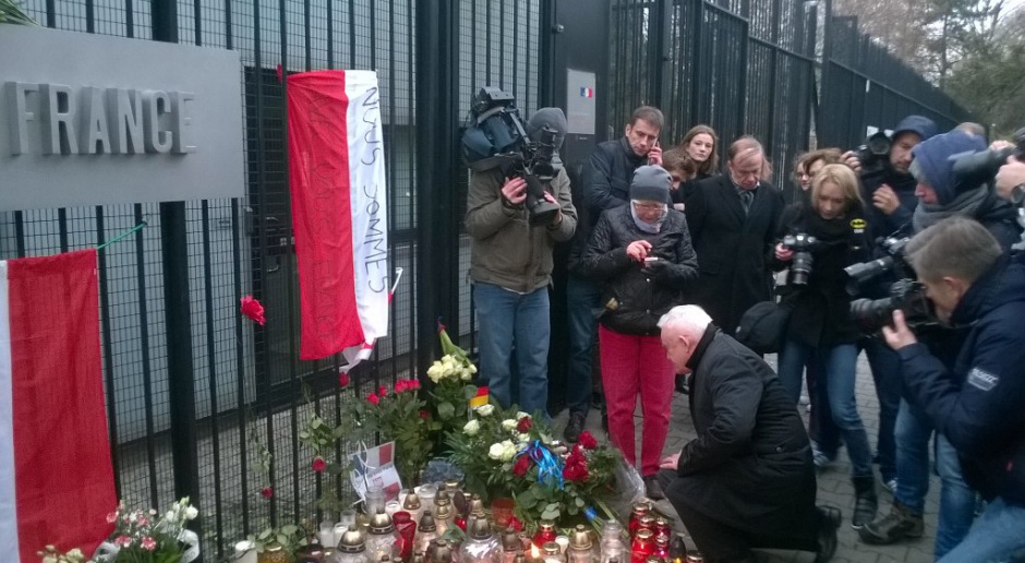 Kopacz odda cześć ofiarom zamachu terrorystycznego pod ambasadą Francji