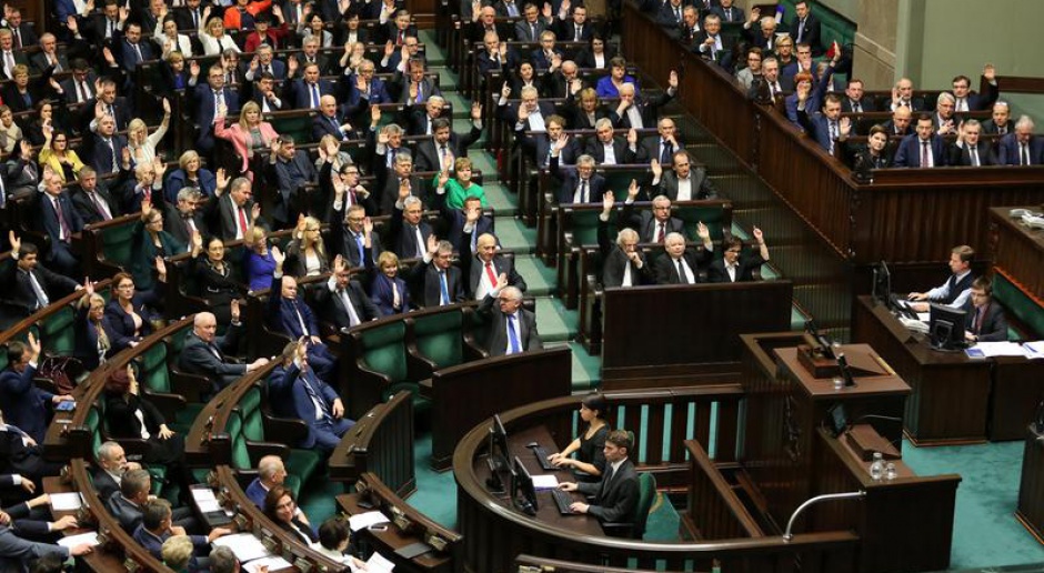 Sejm zajmie się projektami uchwał ws. wyboru sędziów TK; opozycja mówi o łamaniu konstytucji