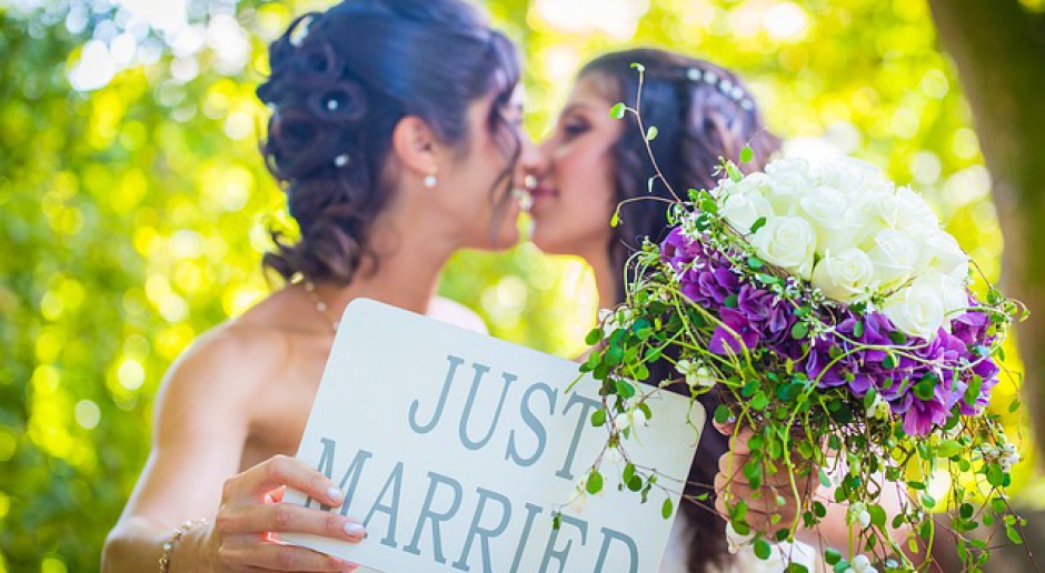Małżeńskie prawa majątkowe tylko dla par heteroseksualnych. Inaczej Polska zablokuje procedurę