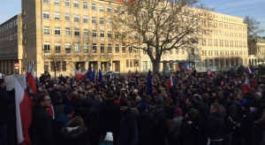 Prawie 300 osób manifestowało w Poznaniu "w obronie demokracji"