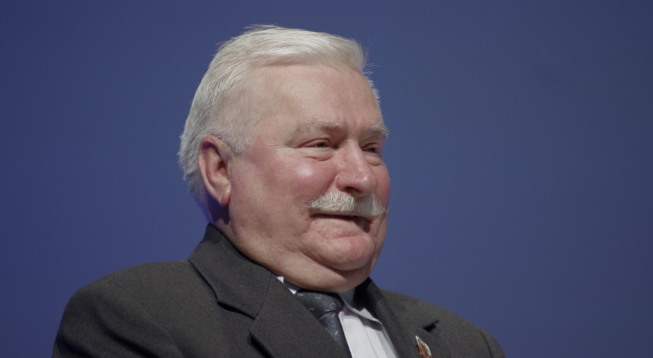 Lech Wałęsa o decyzji KE w sprawie Polski: &quot;Dobrze, że jesteśmy w układzie, w którym można podyskutować i zwrócić uwagę&quot;