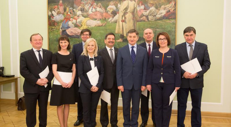 Marszałek Sejmu wręczył akty powołania nowym członkom Rady Ochrony Pracy