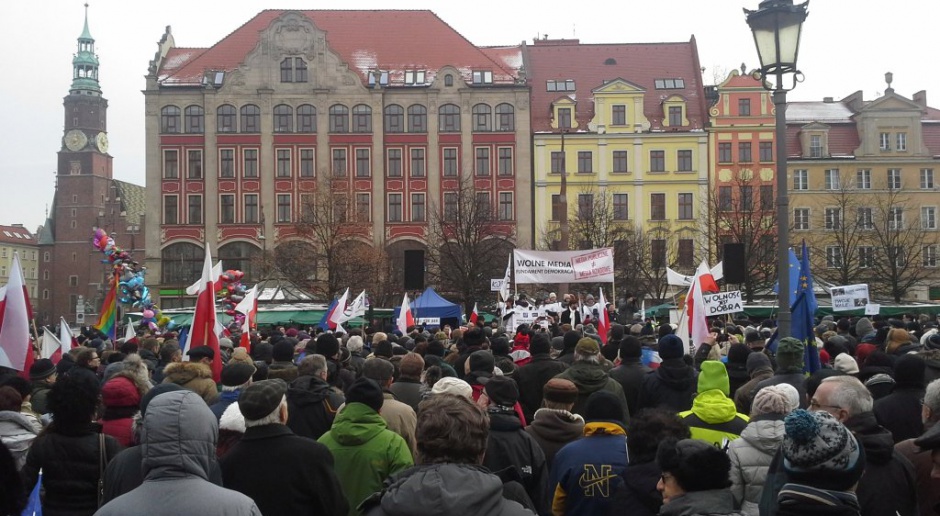 W Warszawie demonstracja KOD pod hasłem &quot;W obronie twojej wolności&quot;