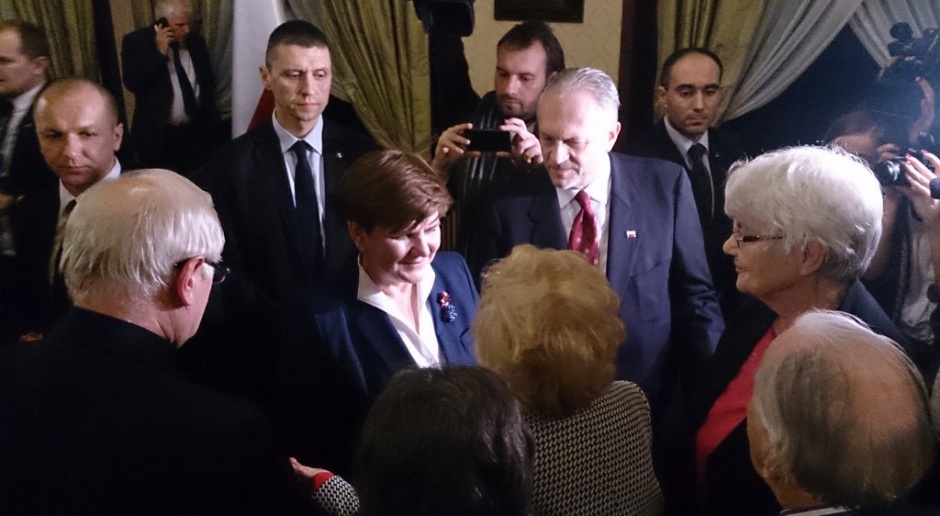 Beata Szydło zapewnia, że Polska będzie dbać o emigrantów z kraju