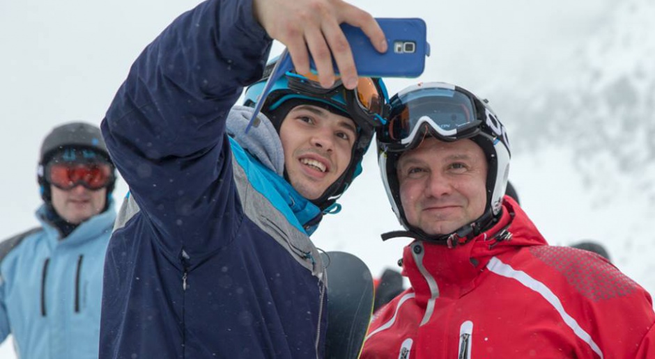 Andrzej Duda na nartach w Karpaczu na Mistrzostwach