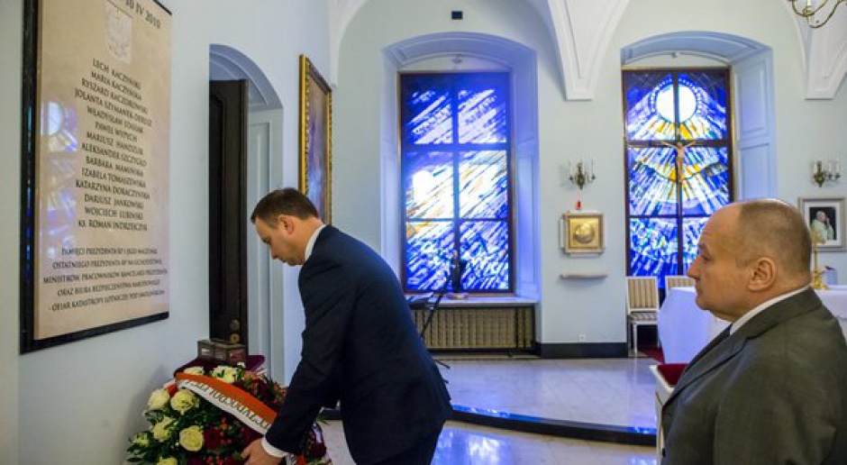 Prezydent Duda odsłonił w Lucieniu tablicę poświęconą L. Kaczyńskiemu