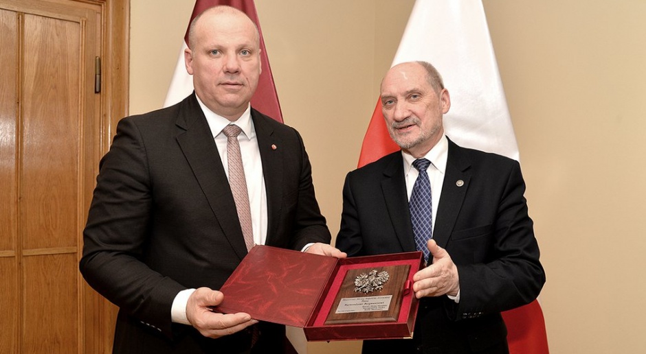 Antoni Macierewicz omawiał szczyt NATO z ministrem obrony Łotwy