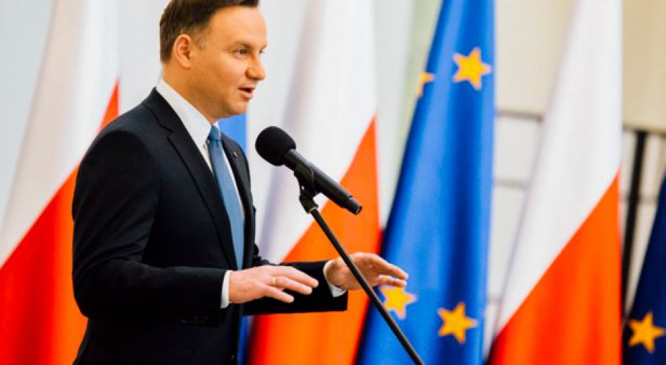 Coraz więcej Polaków dobrze ocenia prezydenta Andrzeja Dudę