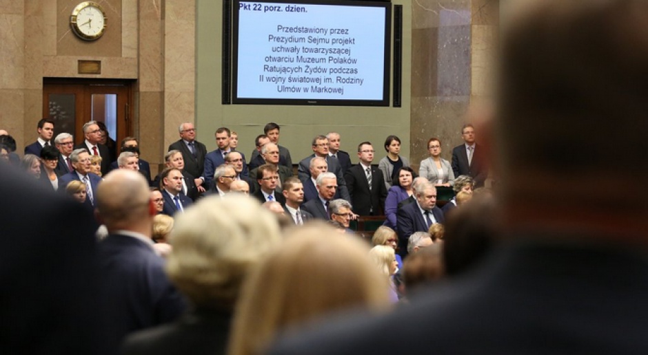 Sejm 17 marca: Obce wojsko na terytorium RP, podatki PIT i CIT, leki dla seniorów