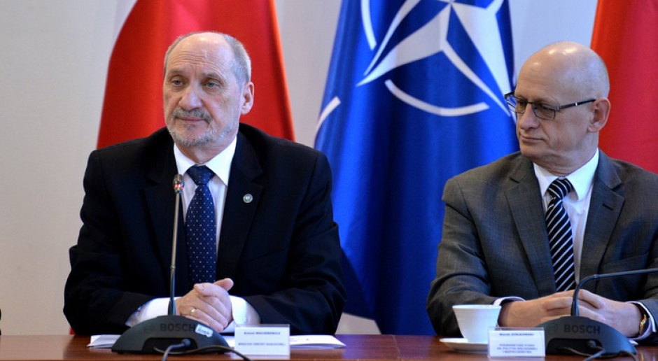 Macierewicz zdecydował, wspólne kierownictwo zabezpieczy szczyt NATO i ŚDM