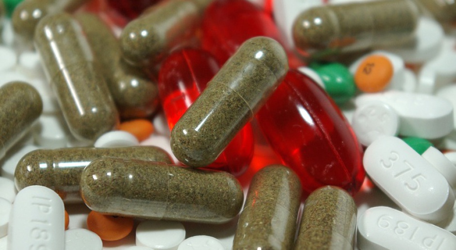 Ministerstwo zdrowia chce, by Polacy zażywali mniej leków i suplementów diety