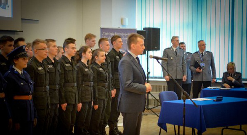 Minister Mariusz Błaszczak zainaugurował nowy program nauczania klas policyjnych