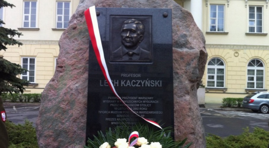 Tablica ku czci Lecha Kaczyńskiego nielegalna?