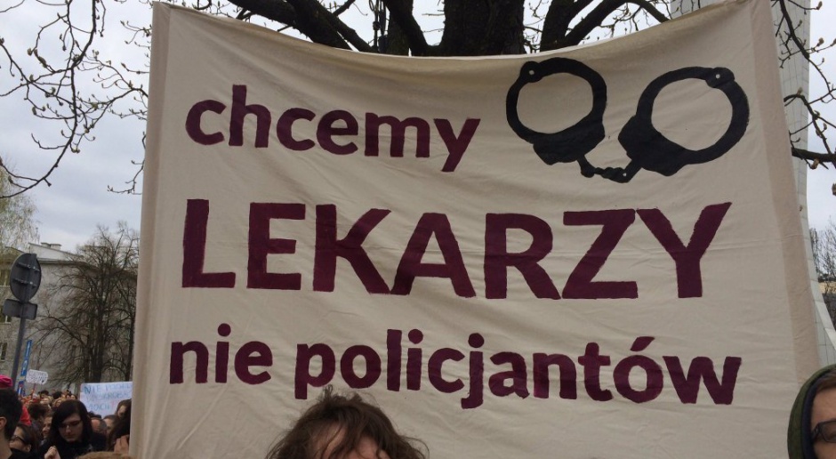 Aborcja: Do Sejmu wpłynął wniosek o rejestrację komitetu &quot;Ratujmy kobiety&quot;