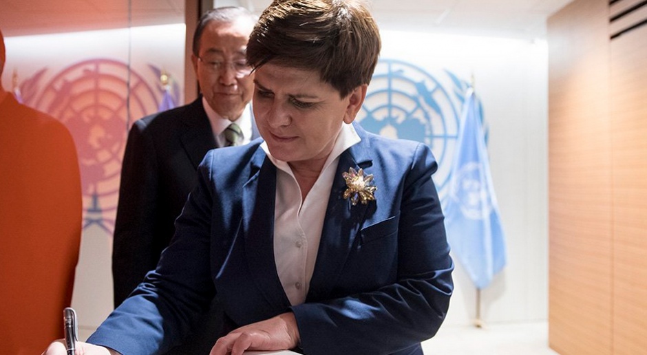 Premier Beata Szydło na nowojorskiej wystawie w ONZ o polskich uchodźcach w Indiach