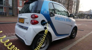 Polska powinna stawiać na samochody elektryczne i biopaliwa drugiej generacji