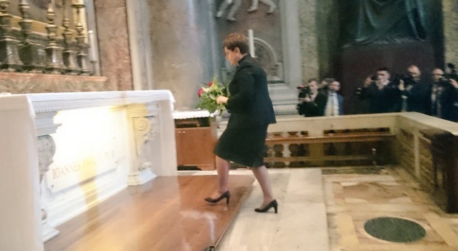 Premier Beata Szydło odwiedza Watykan. Modliła się przy grobie Jana Pawła II