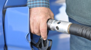 Rząd ograniczy wyłudzenia podatków od paliw. Projekt nowelizacji o VAT przyjęta