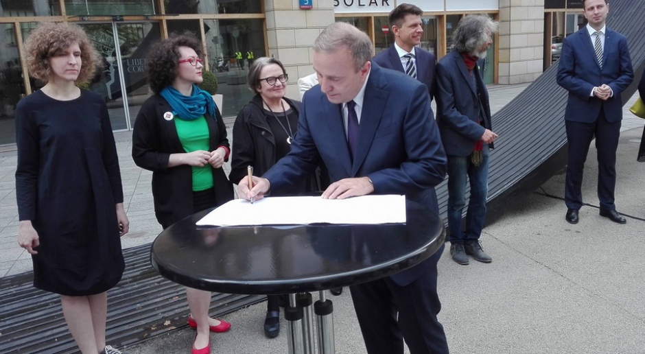 Nowoczesna, PO, PSL, Razem i Zieloni podpisali pakt na rzecz mediów publicznych