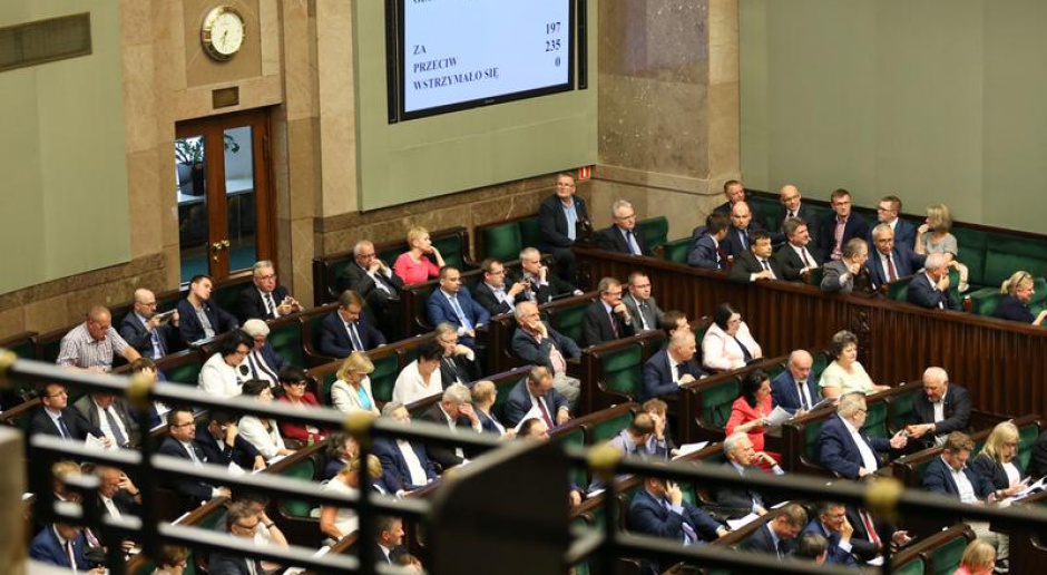 Sejm wznowił posiedzenie. Posłowie wybiorą 5 członków Kolegium IPN