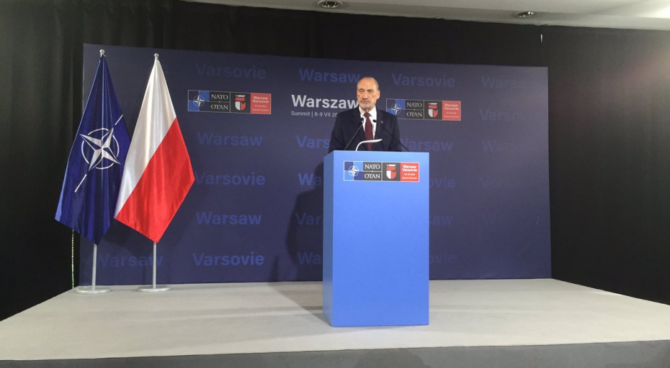 Macierewicz: NATO jest strukturą obronną, która jedynie odpowiada na zagrożenia