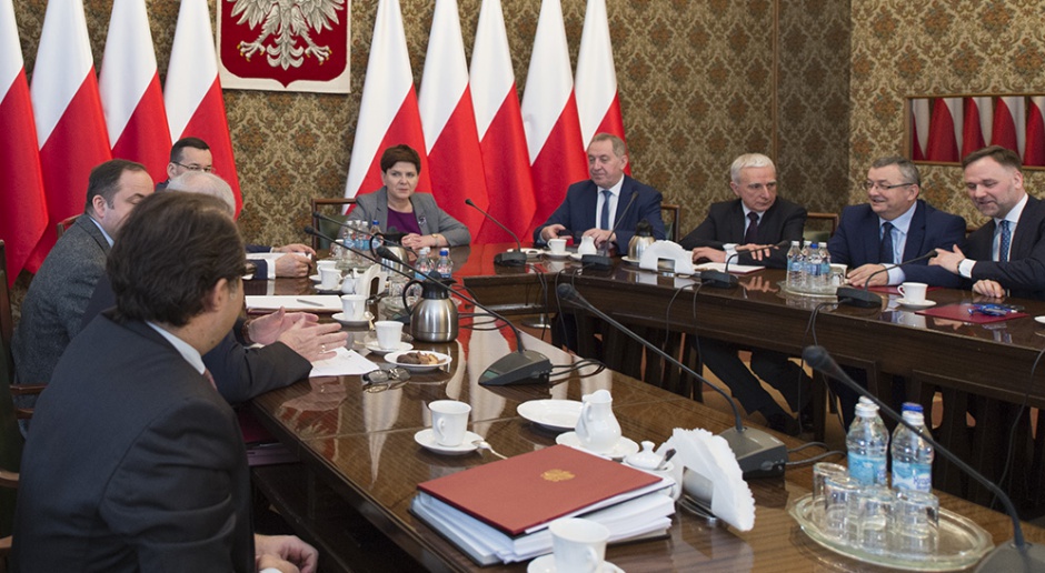Kaczyński może sięgnąć po rekonstrukcję rządu. Szydło, Morawiecki i Kowalczyk w konflikcie?