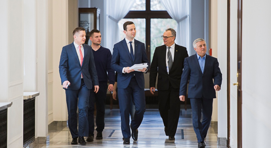 Sejm: Kosiniaka-Kamysza cieszy pierwsze czytanie emerytur PSL. Będzie świadczenie po 40 latach pracy?