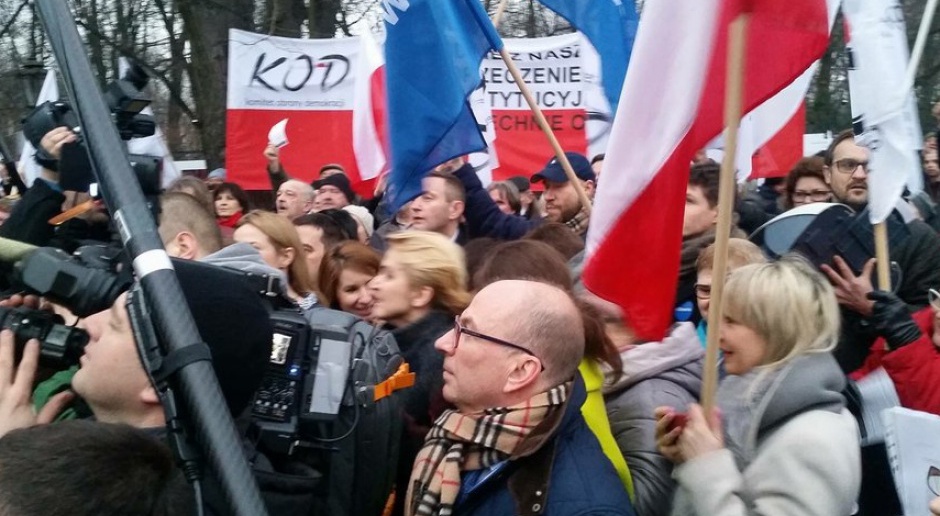&quot;Andrzej Duda pod Trybunał&quot;. Manifestacja KOD-u w Warszawie