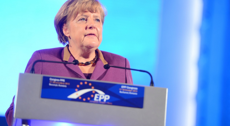 Merkel w Warszawie: Dwustronne spotkanie z Szydło, potem V4