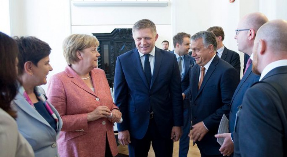 V4 i Merkel: bezpieczeństwo i gospodarka kluczowymi tematami w UE
