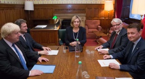 "Przesada", "pokazucha". Politycy komentują w sieci wyjazd polskich ministrów do Londynu