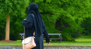 Merkel zakaże noszenia burek? "Burka poważną przeszkodą w integracji"