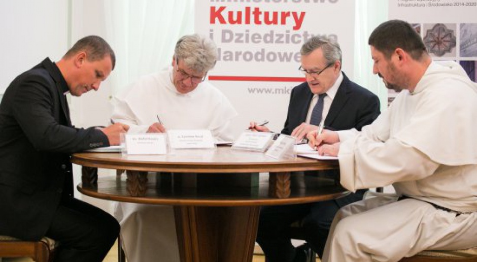 Minister kultury podpisał umowy o dofinansowanie klasztorów