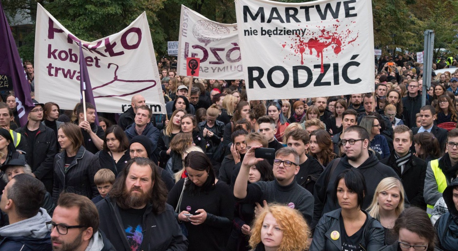 Aborcja: Czarne protesty przeciwko zakazowi aborcji w całej Polsce