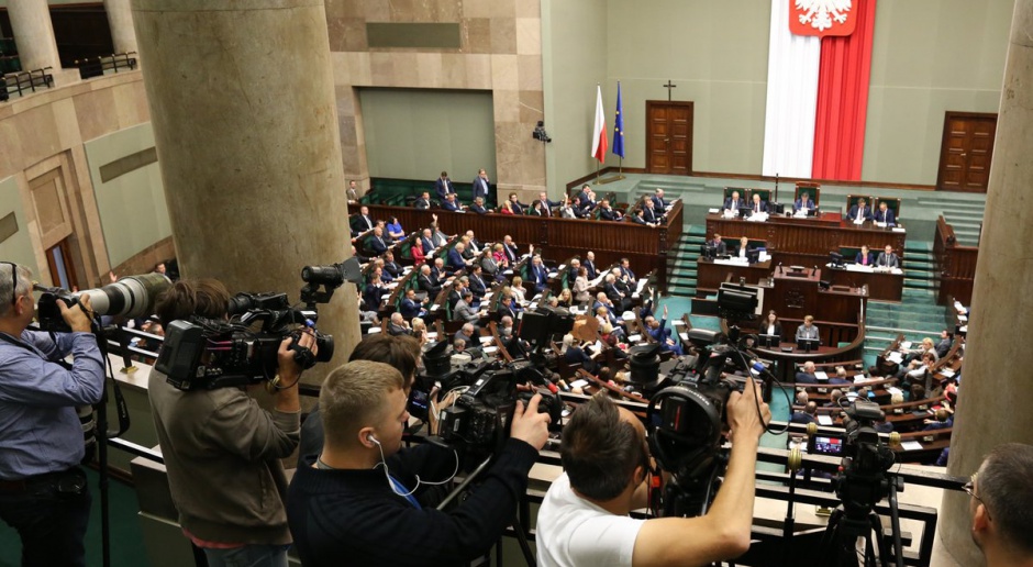 Sejm m.in. o zakazie handlu w niedzielę i jawności oświadczeń majątkowych sędziów