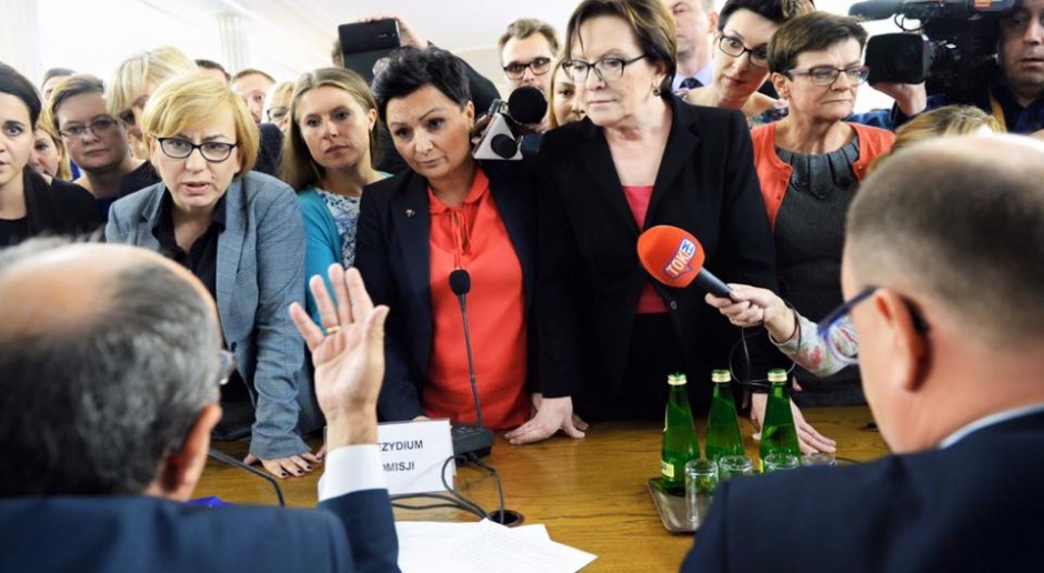 Aborcja: PO apelowała o wpuszczenie protestujących do Sejmu 