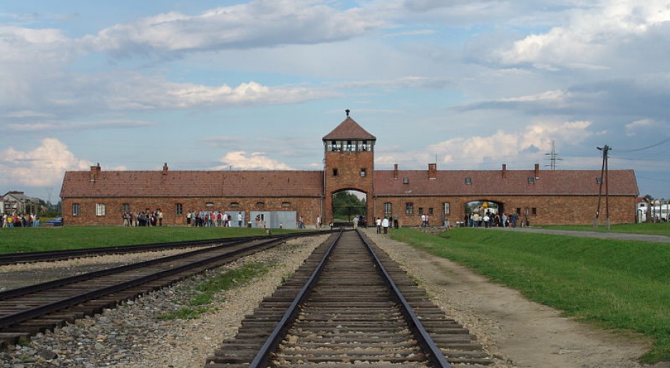 Polskie obozy koncentracyjne - projekt ustawy zakaże takich haseł, będzie też kara więzienia