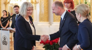 Minister Kolarski wręczył krzyże zasługi nauczycielom
