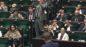 Poseł pokazał środkowy palec w Sejmie. Został ukarany