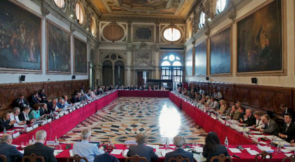 Komisja Wenecka: Opinia na temat ustawy o Trybunale Konstytucyjnym przyjęta