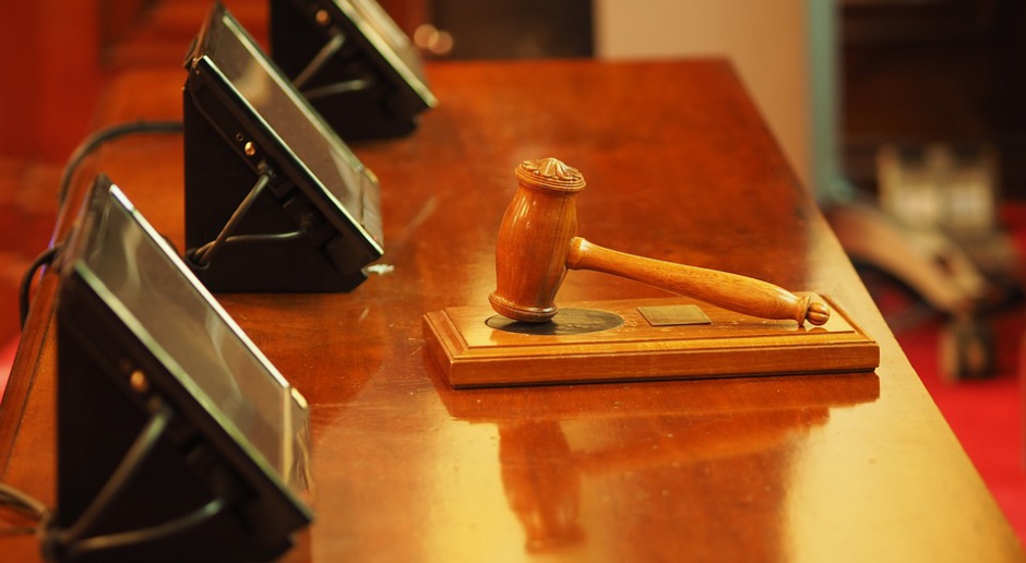 Sąd: Eksmisja ojca wstrzymana do ustalenia ew. ubezwłasnowolnienia syna