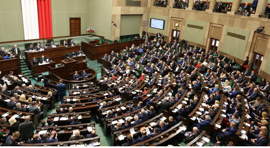 Sejm przyjął rządowy program &quot;Za życiem&quot;