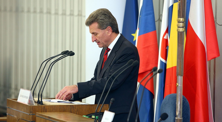Komisarz UE Oettinger: Jesteśmy rozczarowani, ale Europa musi dać Trumpowi szansę