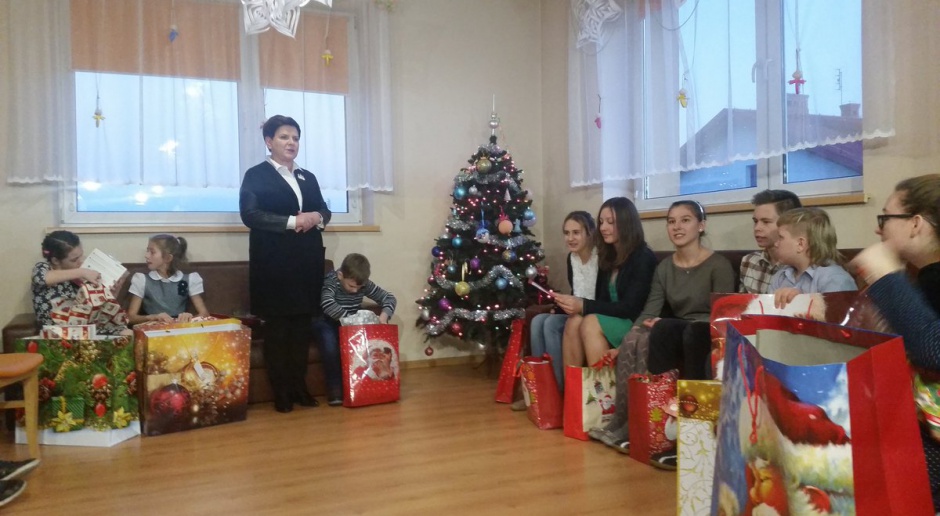 Premier Szydło odwiedziła dzieci z placówki wychowawczej w Kętach
