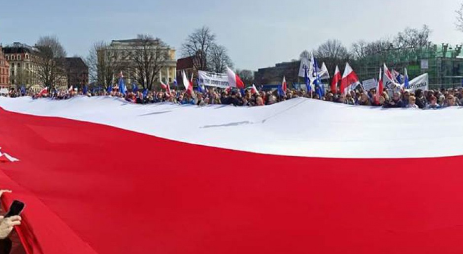 Manifestacje 10 grudnia: Chcą zabrać Jarosławowi Kaczyńskiemu jego ulubioną zabawkę